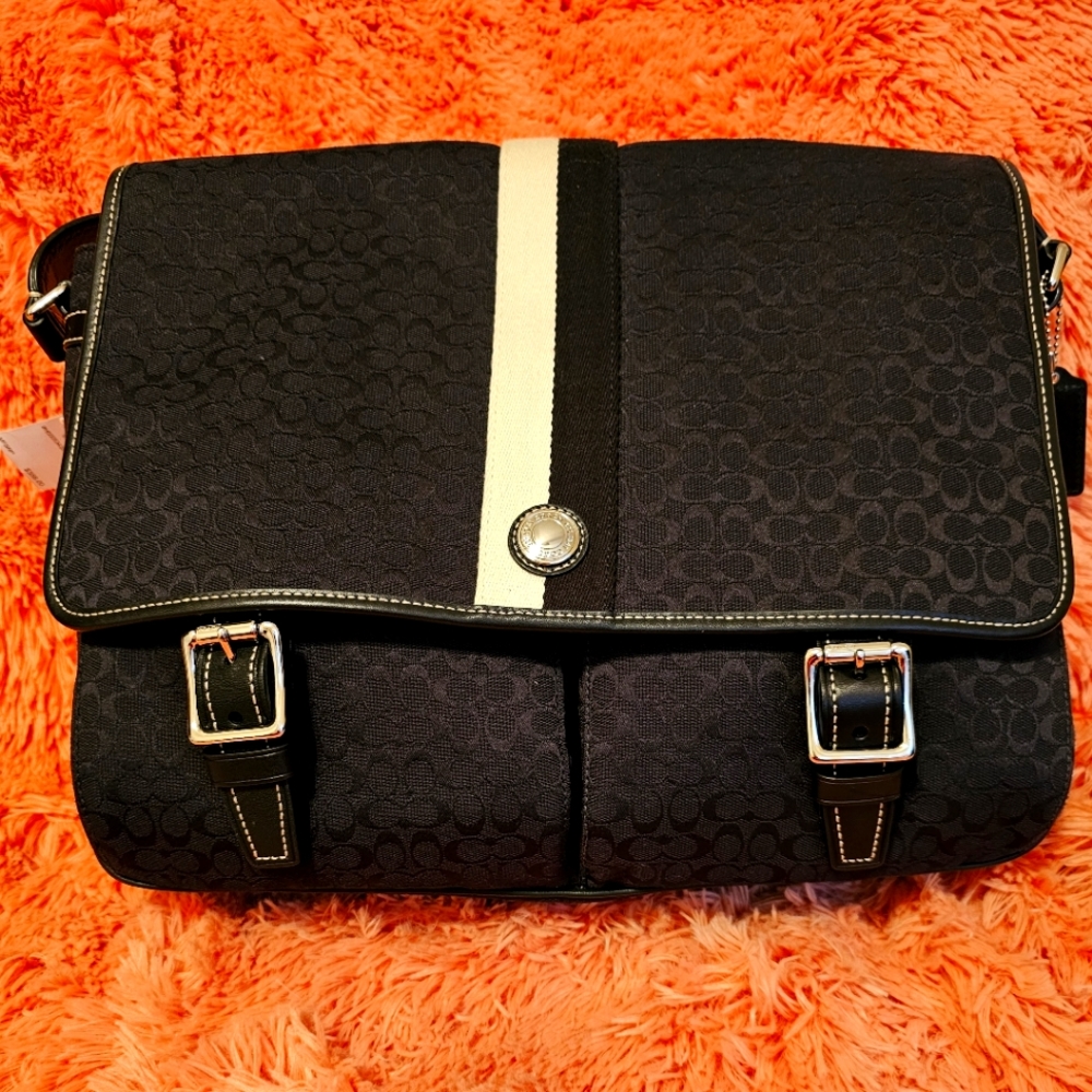 New! Coach voyage signature messenger bag